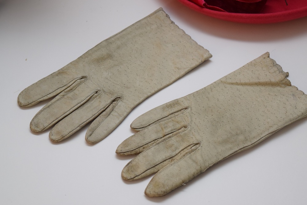 Vintage Garay Handbag, White Leather Gloves and Hat in Vintage Burdine's Box