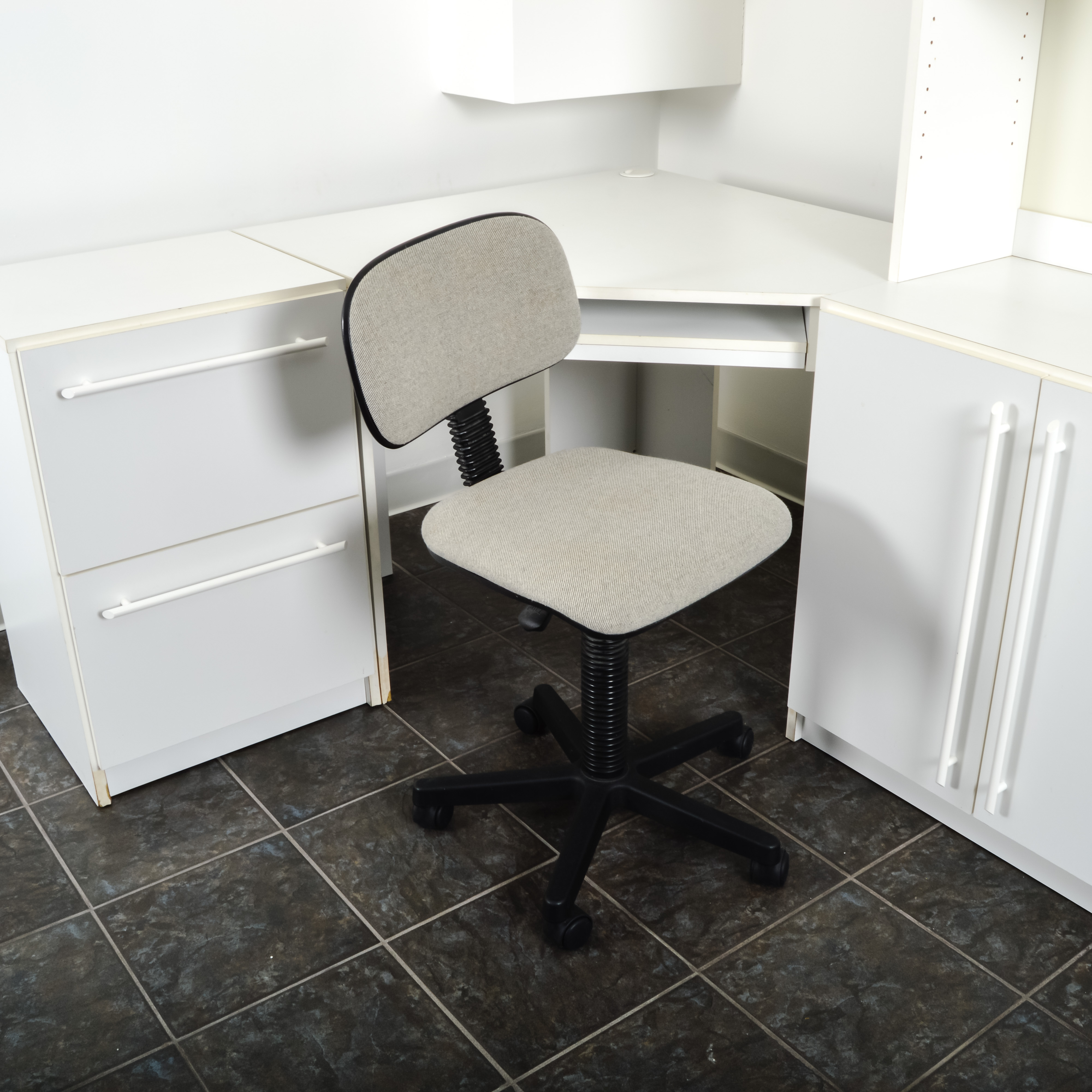 Corner Desk Set in White with Chair