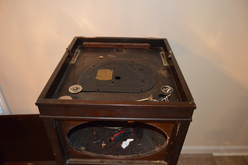 Brunswick Phonograph Model 200 Wood Case