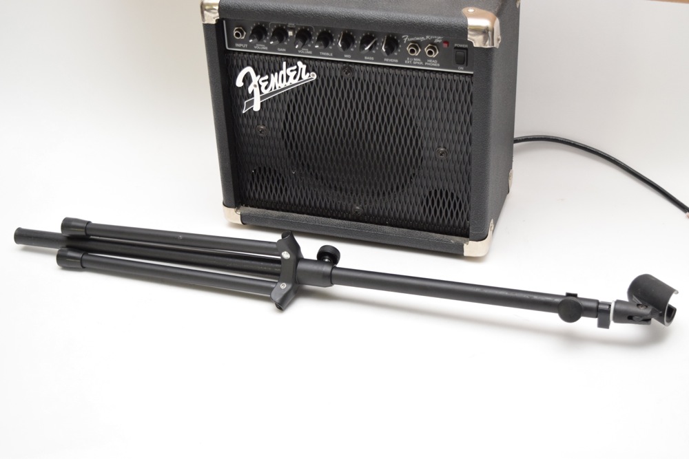 Fender Frontman Reverb Amp and Two Microphone Stands