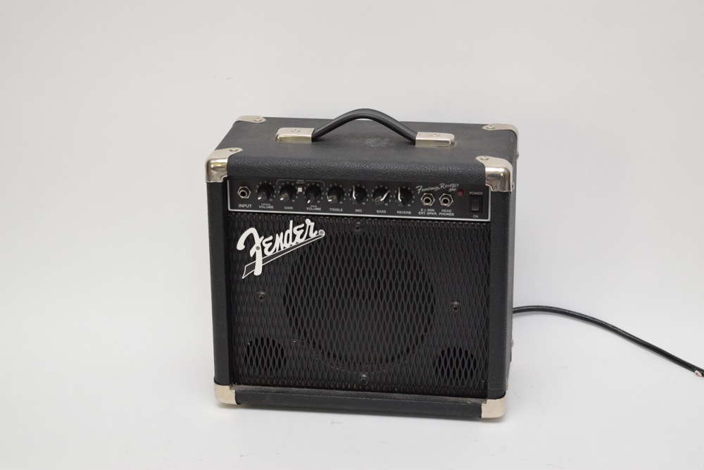 Fender Frontman Reverb Amp and Two Microphone Stands