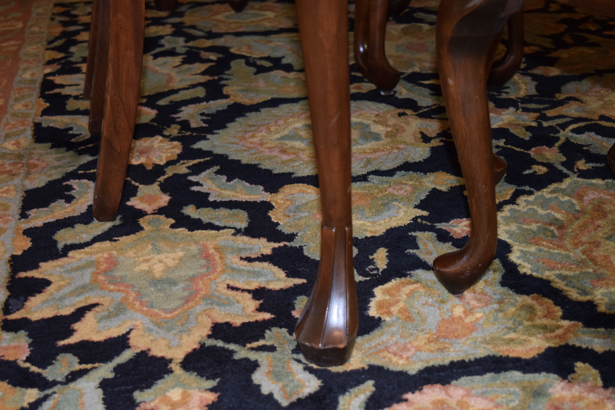 Harden Furniture Co. Queen Anne Style Dining Room Table with Six Chairs