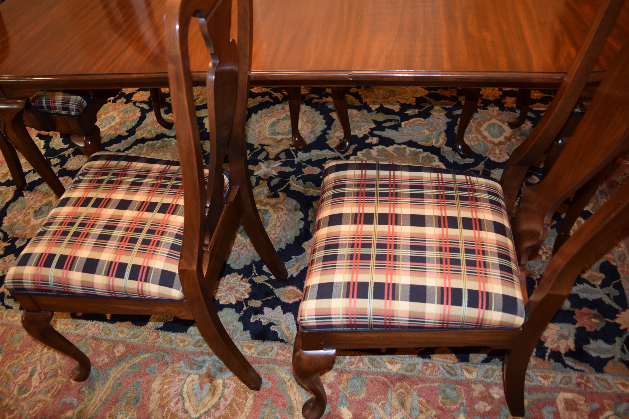 Harden Furniture Co. Queen Anne Style Dining Room Table with Six Chairs