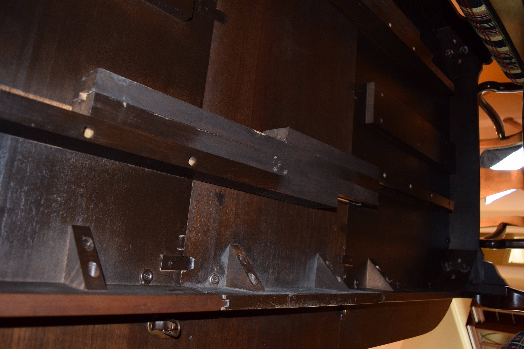 Harden Furniture Co. Queen Anne Style Dining Room Table with Six Chairs