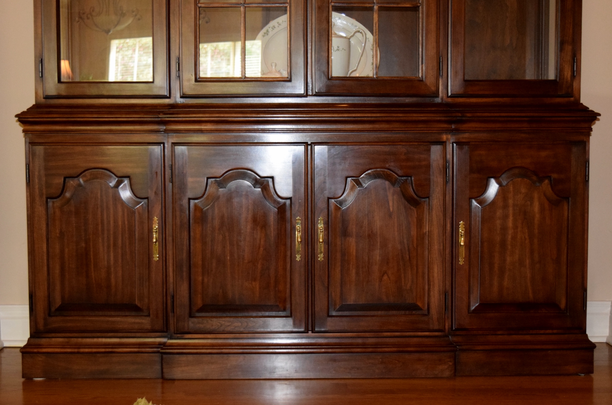 Harden Furniture Co. Dining Room Breakfront China Cabinet