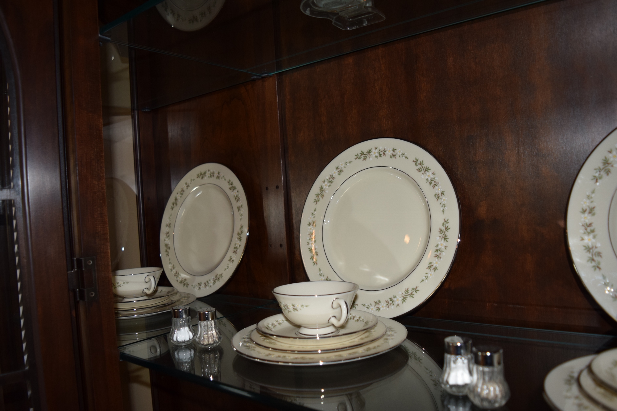 Harden Furniture Co. Dining Room Breakfront China Cabinet