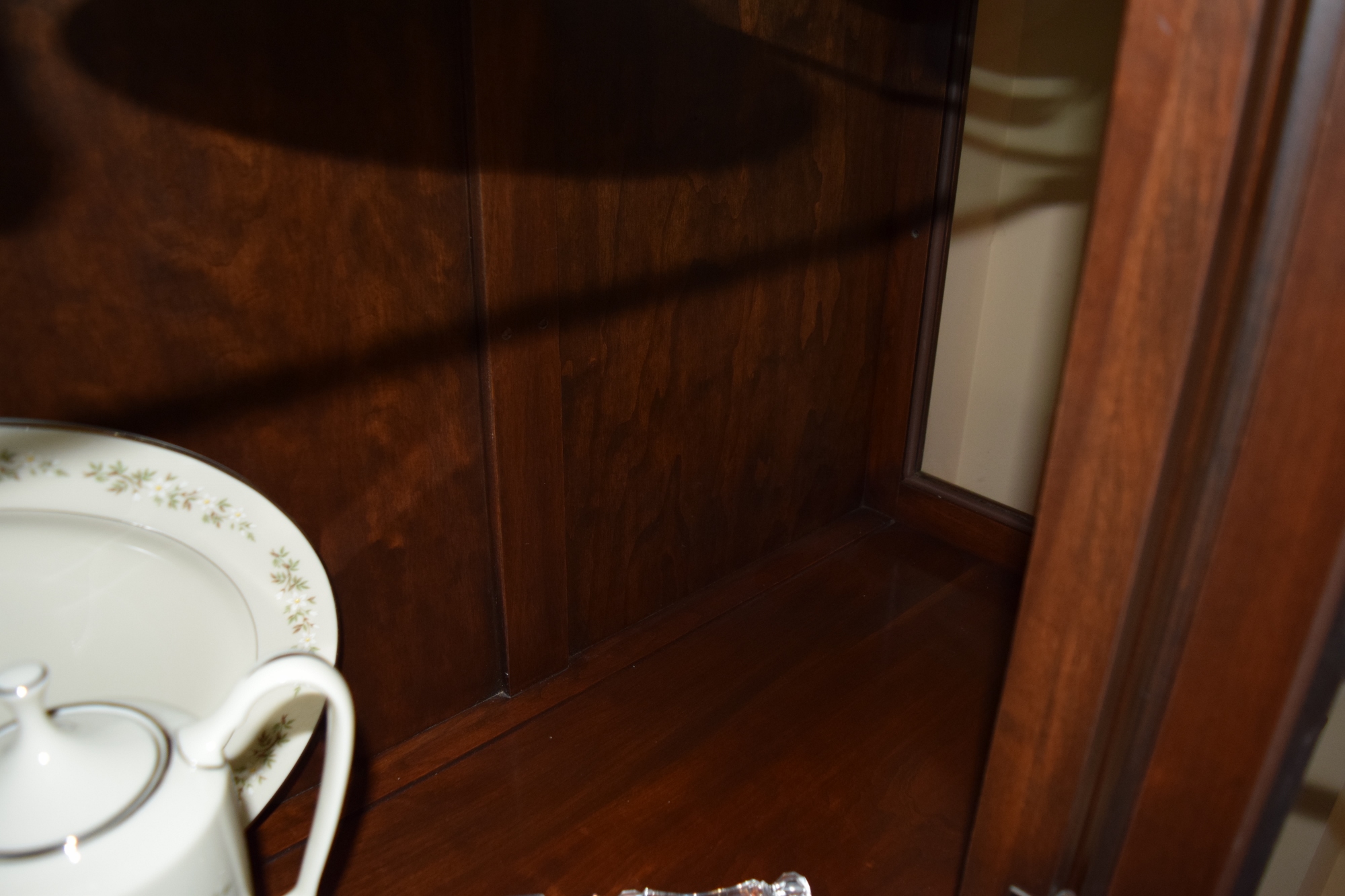 Harden Furniture Co. Dining Room Breakfront China Cabinet