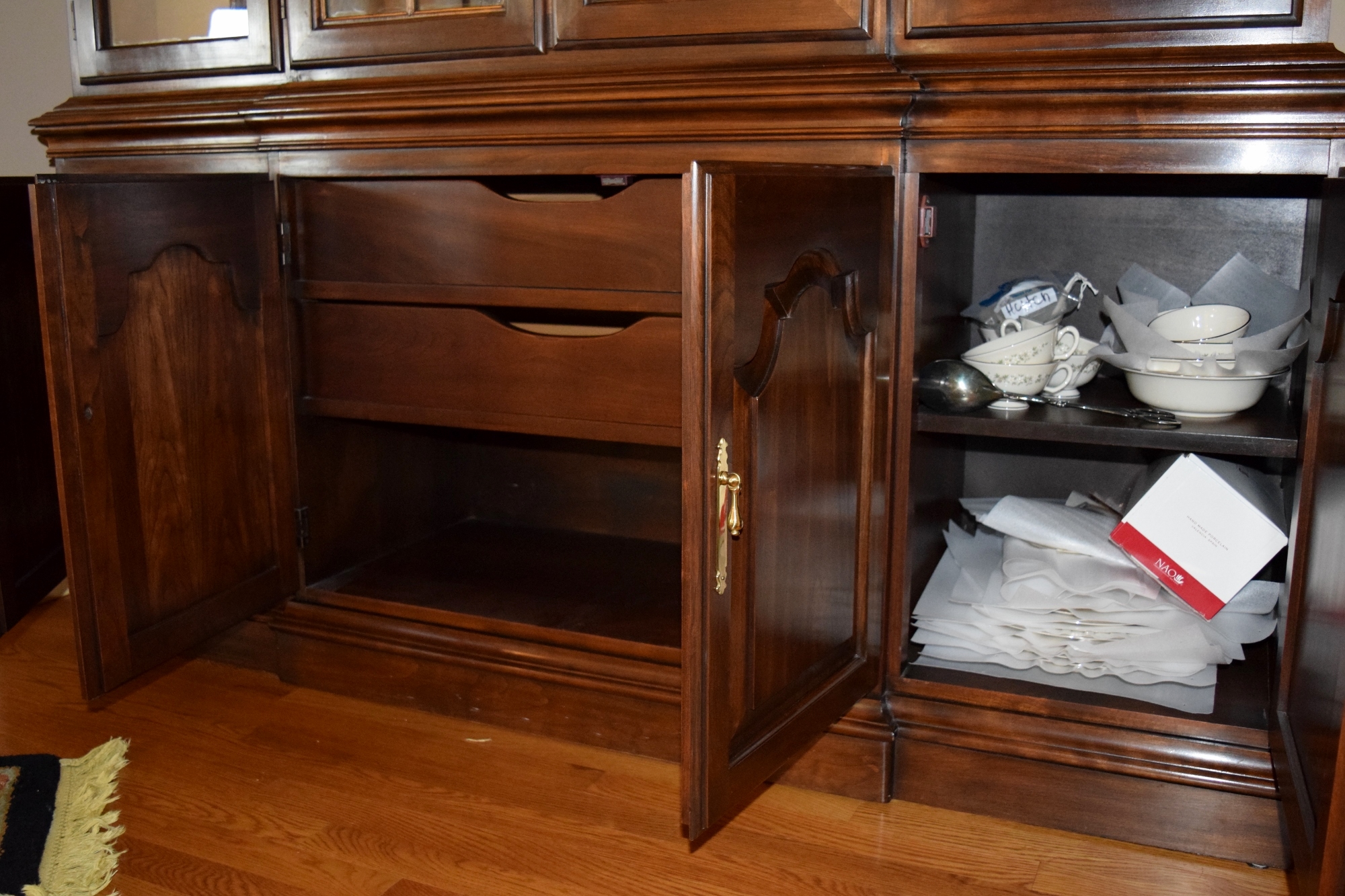 Harden Furniture Co. Dining Room Breakfront China Cabinet