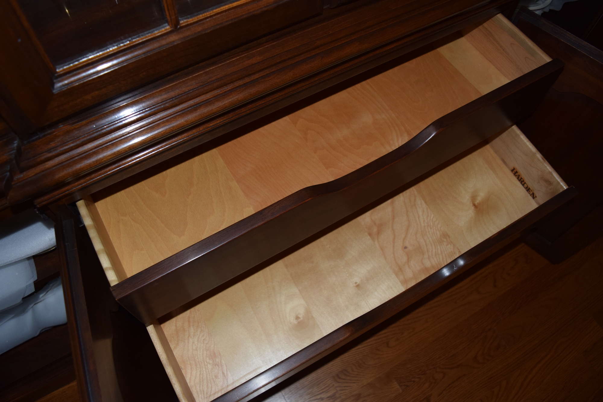 Harden Furniture Co. Dining Room Breakfront China Cabinet