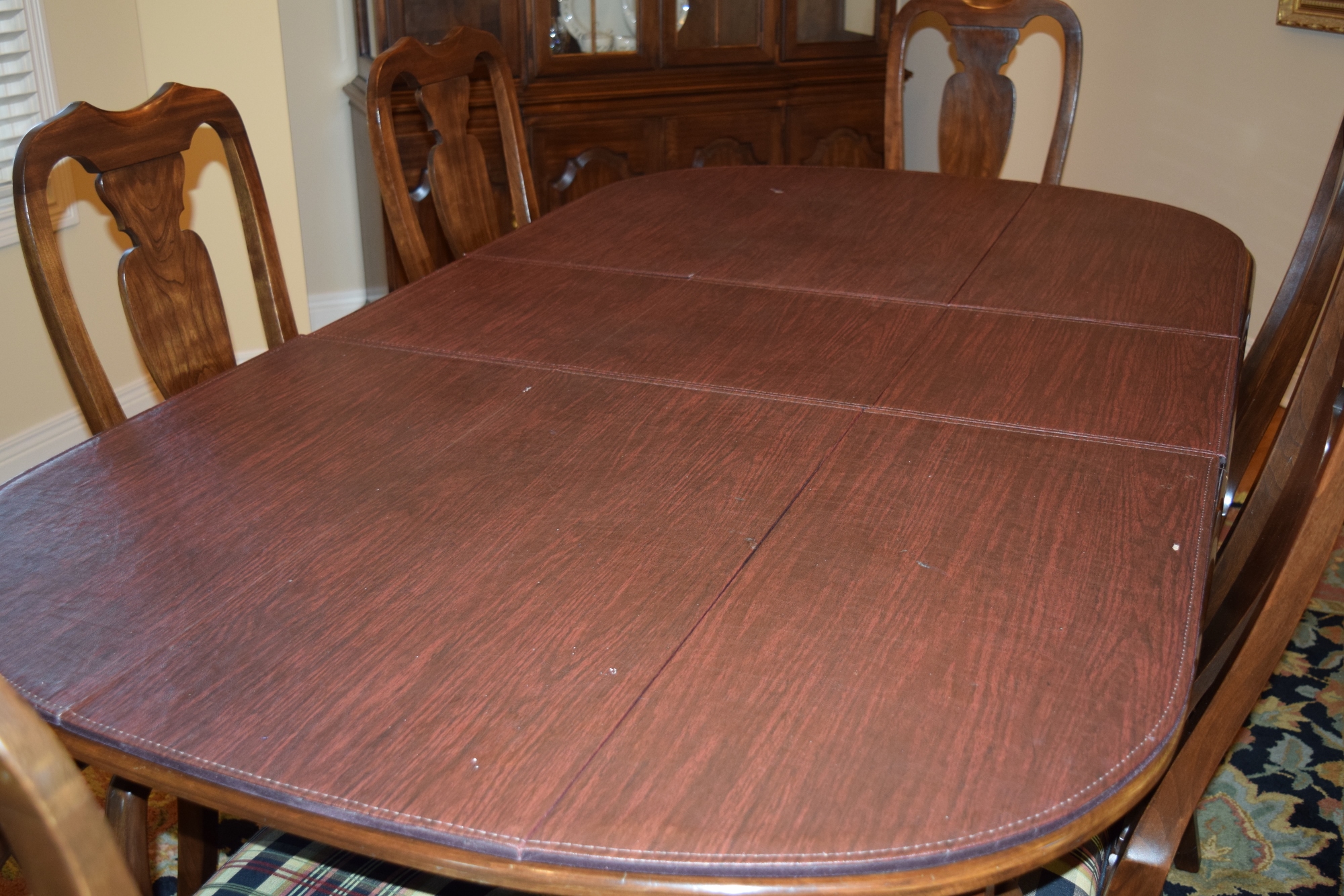 Harden Furniture Co. Queen Anne Style Dining Room Table with Six Chairs