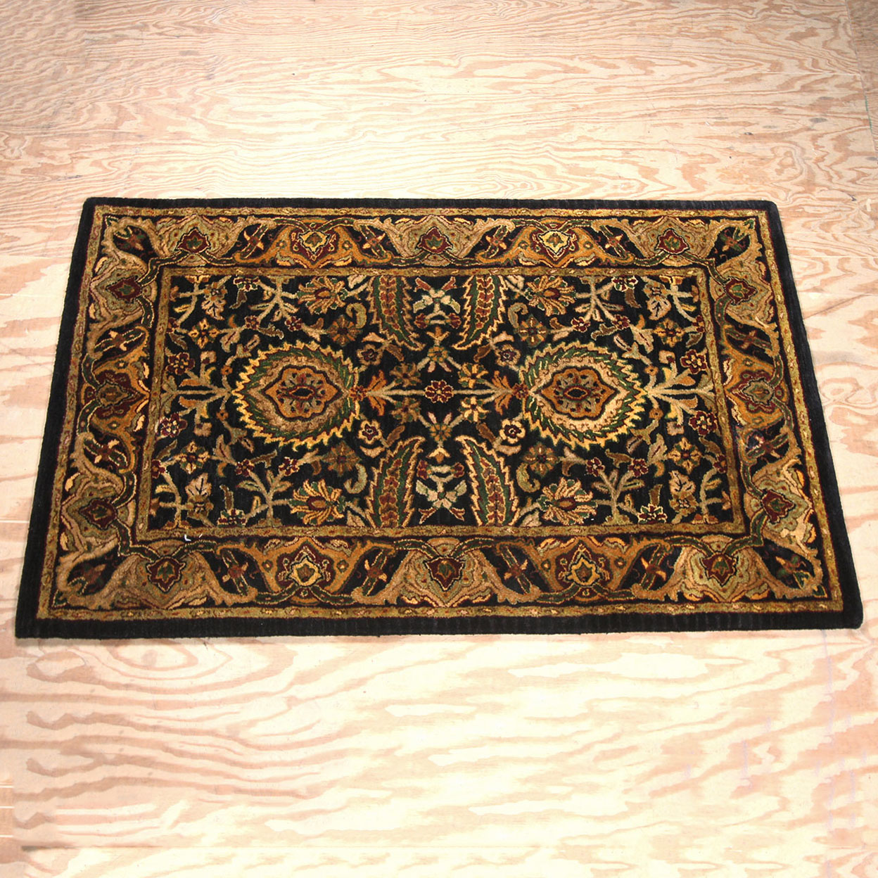Handmade India Charcoal Accent Rug