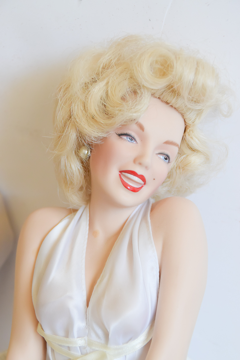 Marilyn Monroe and Frank Sinatra Franklin Mint Porcelain Dolls