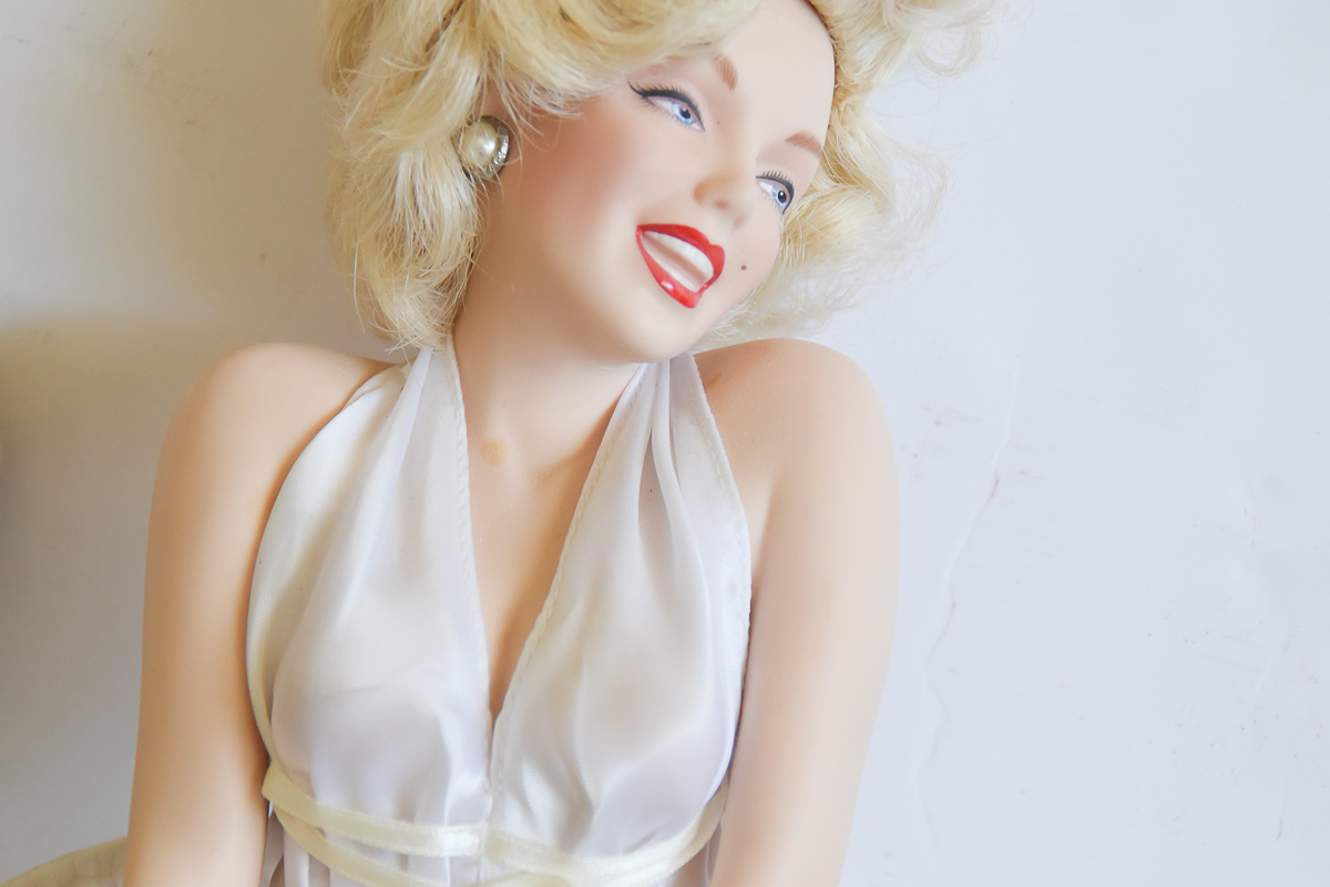 Marilyn Monroe and Frank Sinatra Franklin Mint Porcelain Dolls