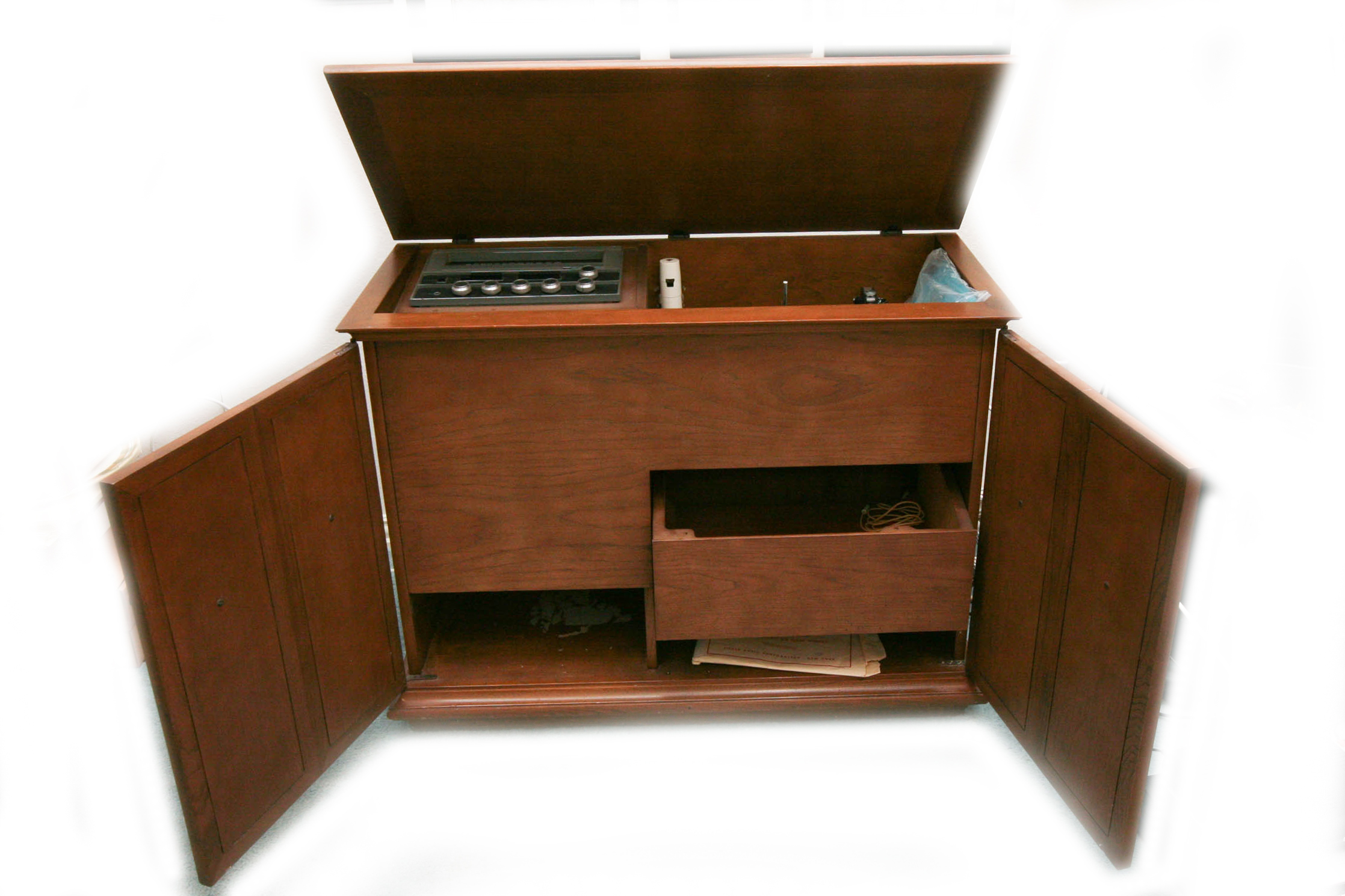 1968 The Fisher Stereo Console and Speaker End Tables