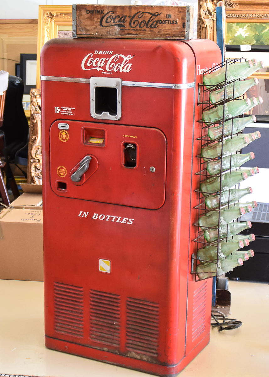 Vintage VMC-33 Coca Cola Machine