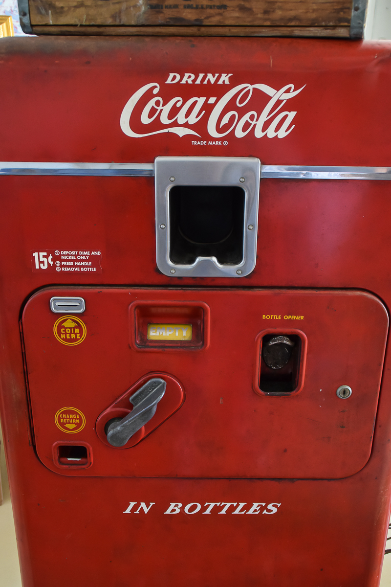 Vintage VMC-33 Coca Cola Machine