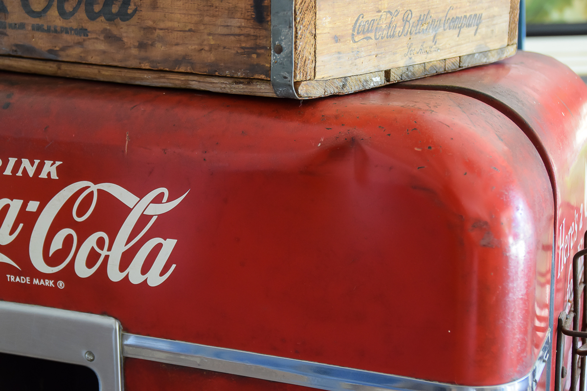 Vintage VMC-33 Coca Cola Machine