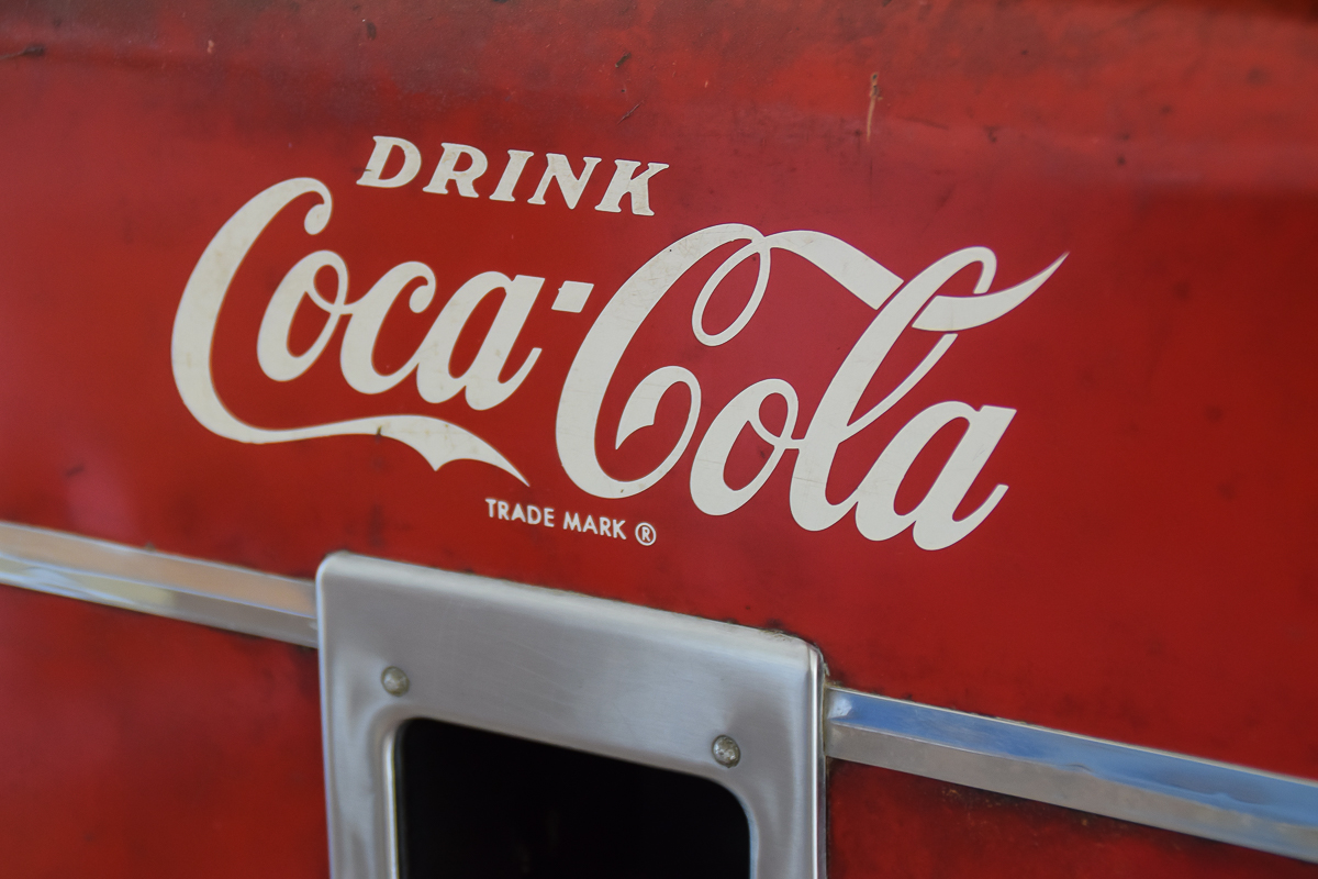 Vintage VMC-33 Coca Cola Machine