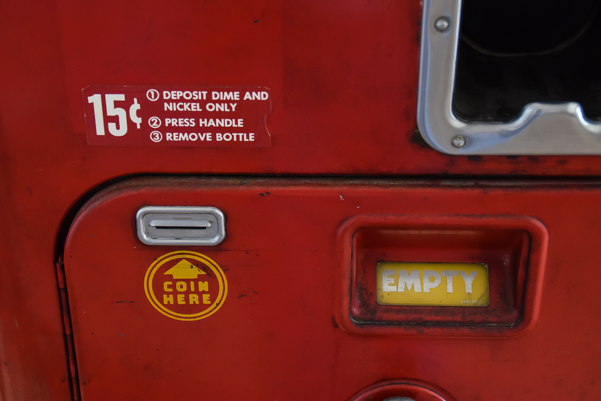 Vintage VMC-33 Coca Cola Machine