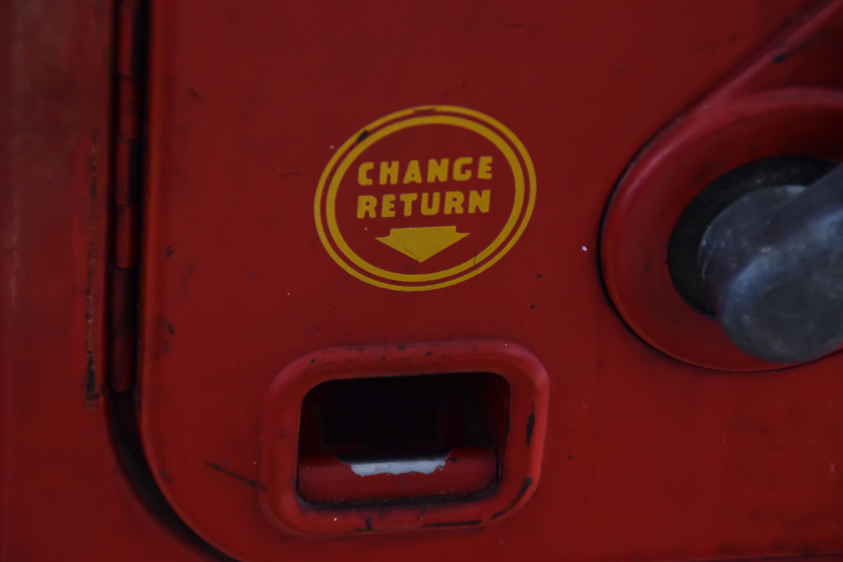 Vintage VMC-33 Coca Cola Machine