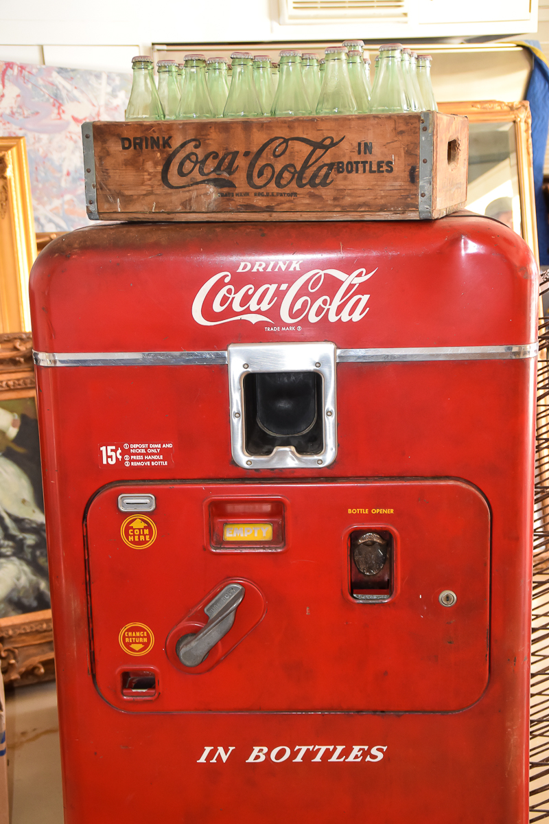 Vintage VMC-33 Coca Cola Machine