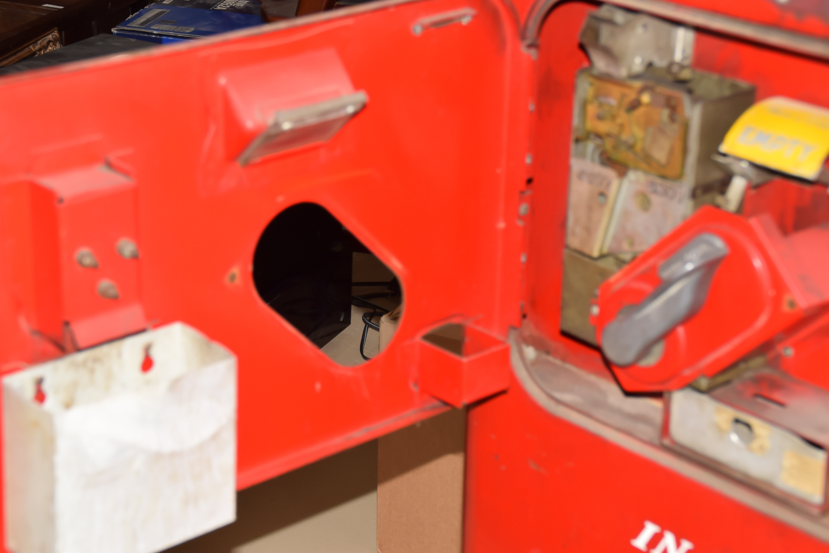Vintage VMC-33 Coca Cola Machine