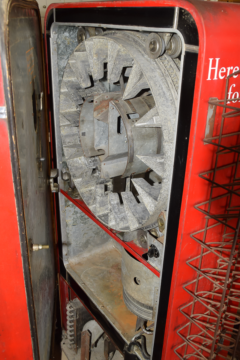 Vintage VMC-33 Coca Cola Machine
