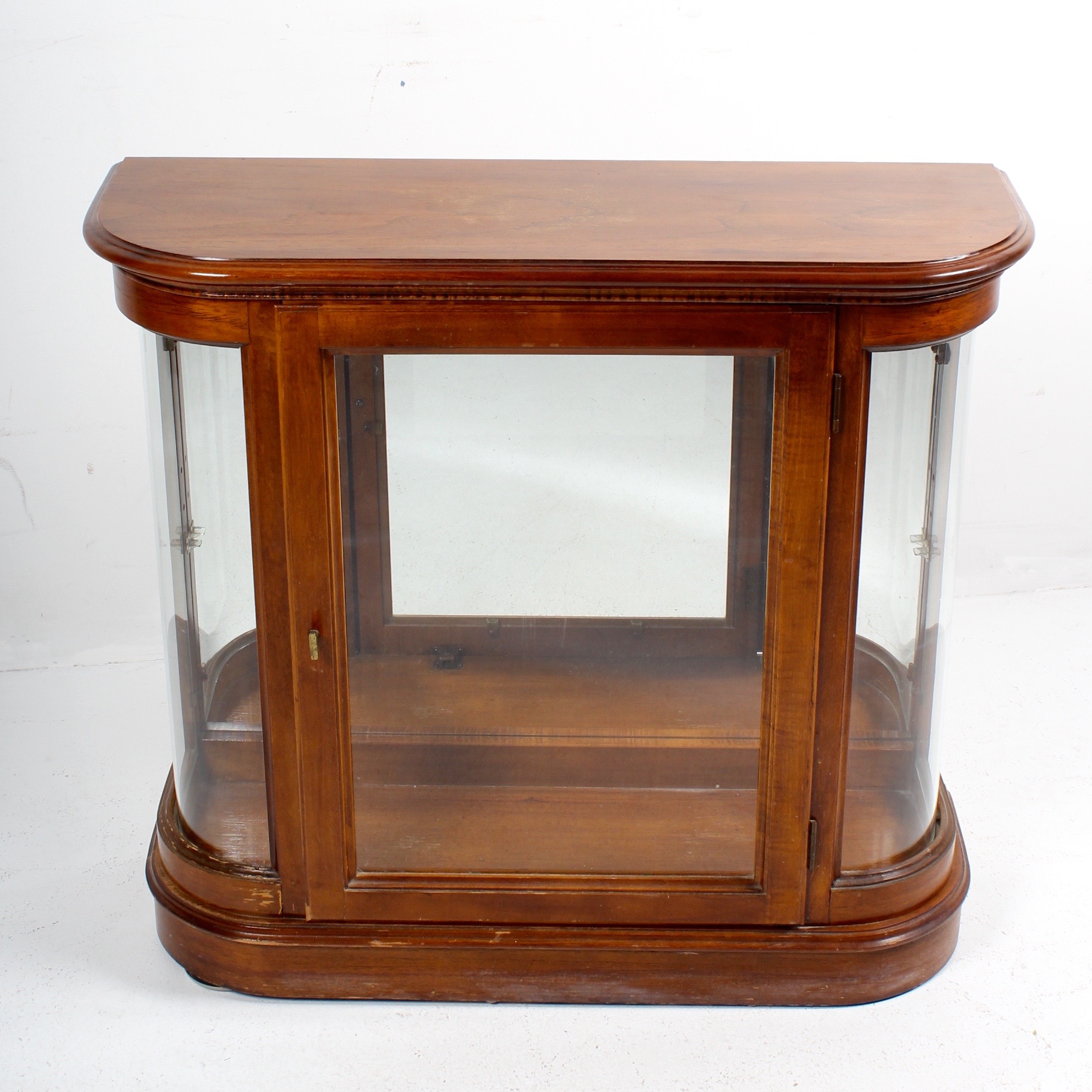 Pulaski Furniture Lighted Curio Cabinet