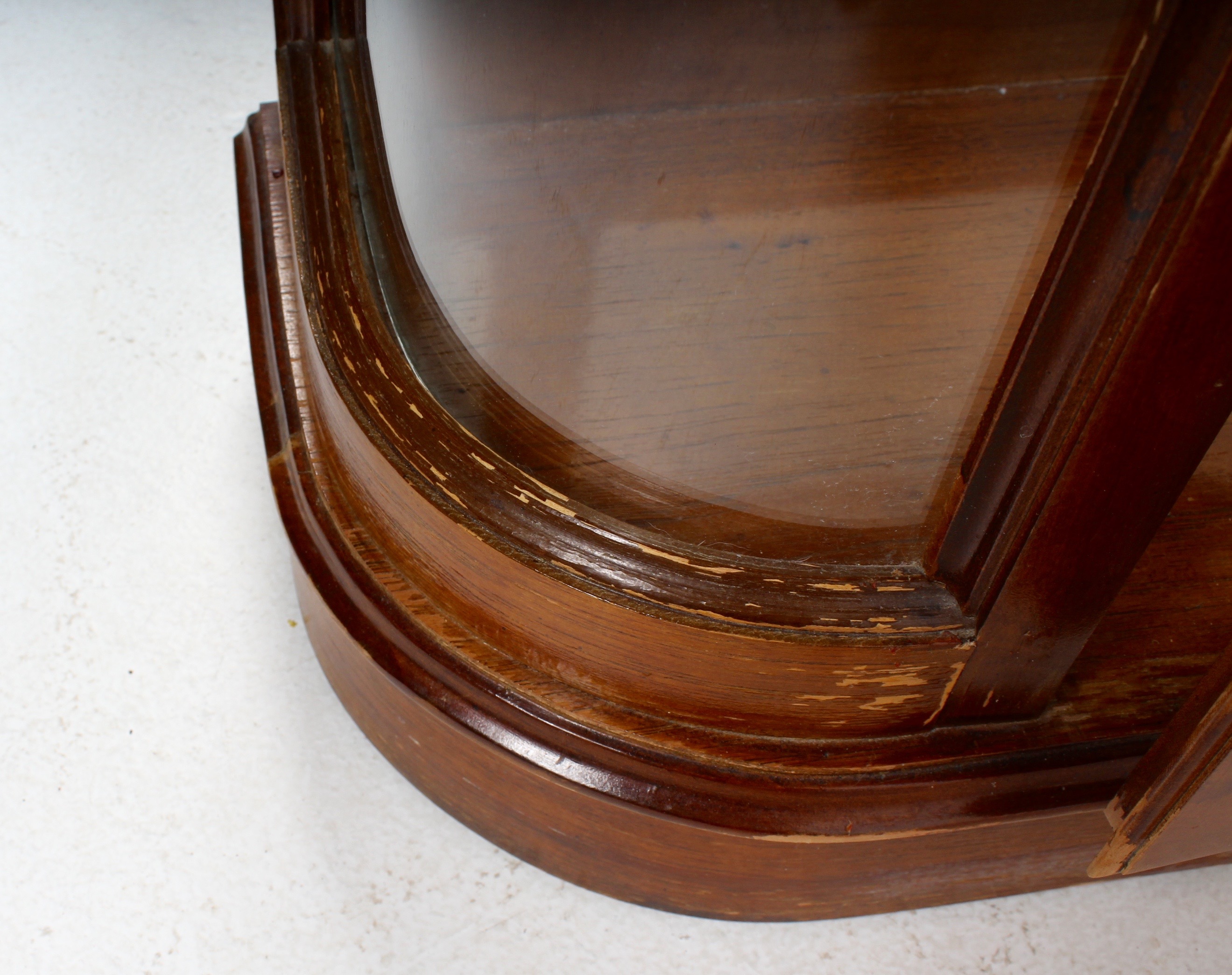 Pulaski Furniture Lighted Curio Cabinet