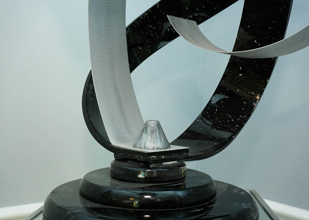 Shlomi Haziza Art Sculpture on Mirrored Base