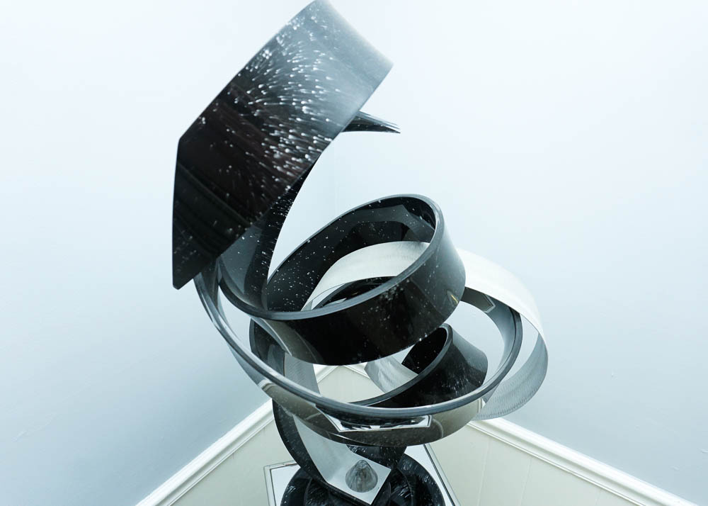 Shlomi Haziza Art Sculpture on Mirrored Base