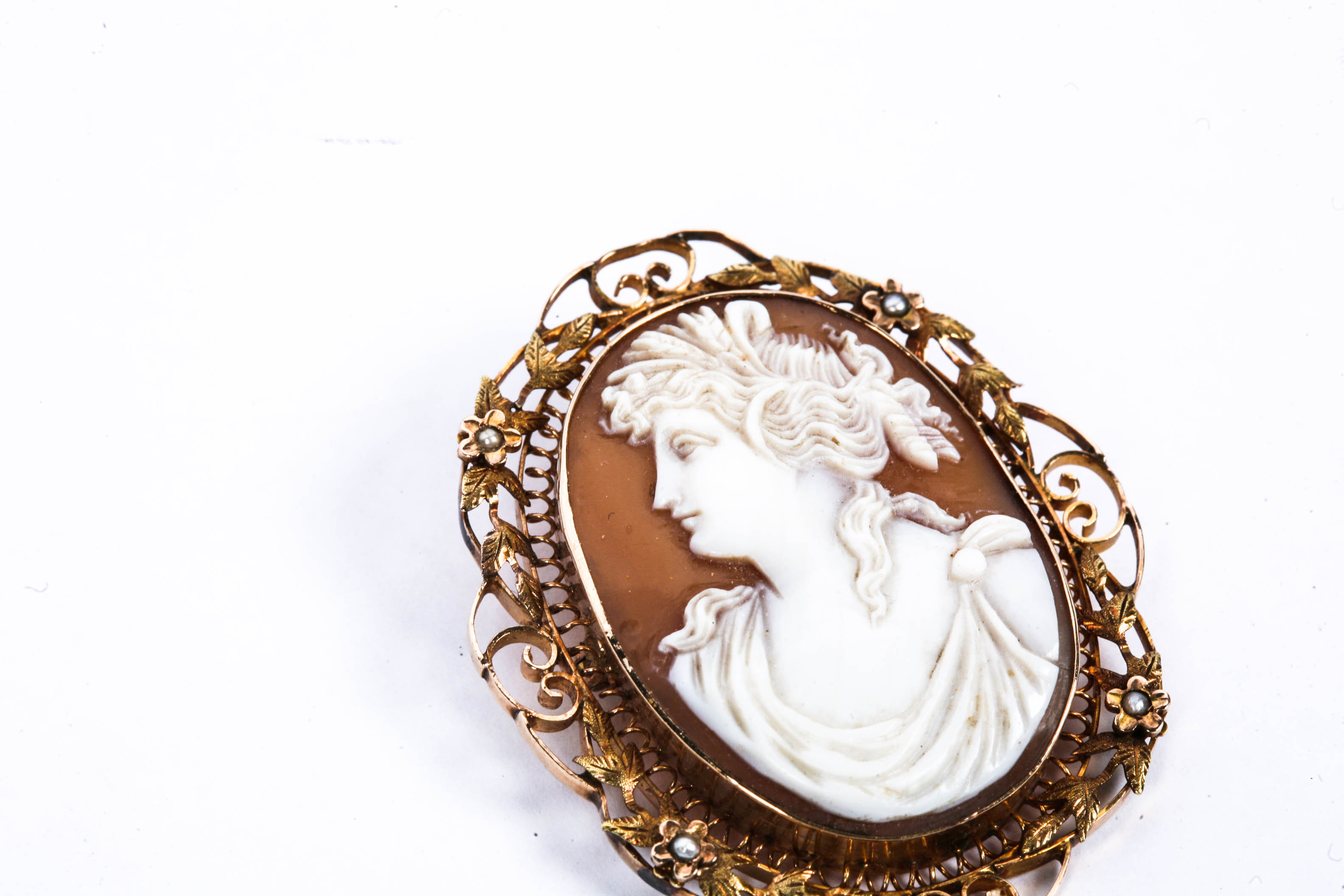 10K Yellow Gold Cameo Brooch