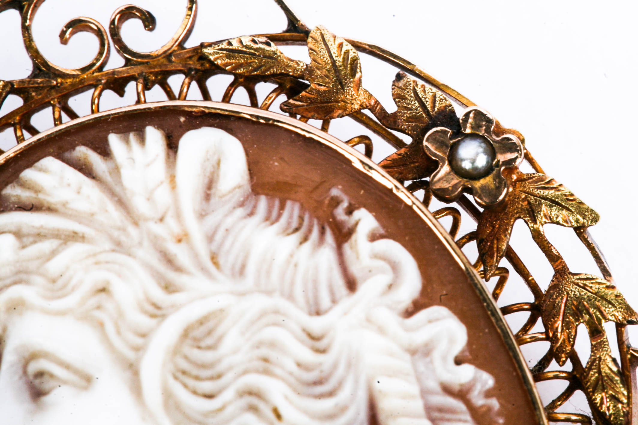 10K Yellow Gold Cameo Brooch