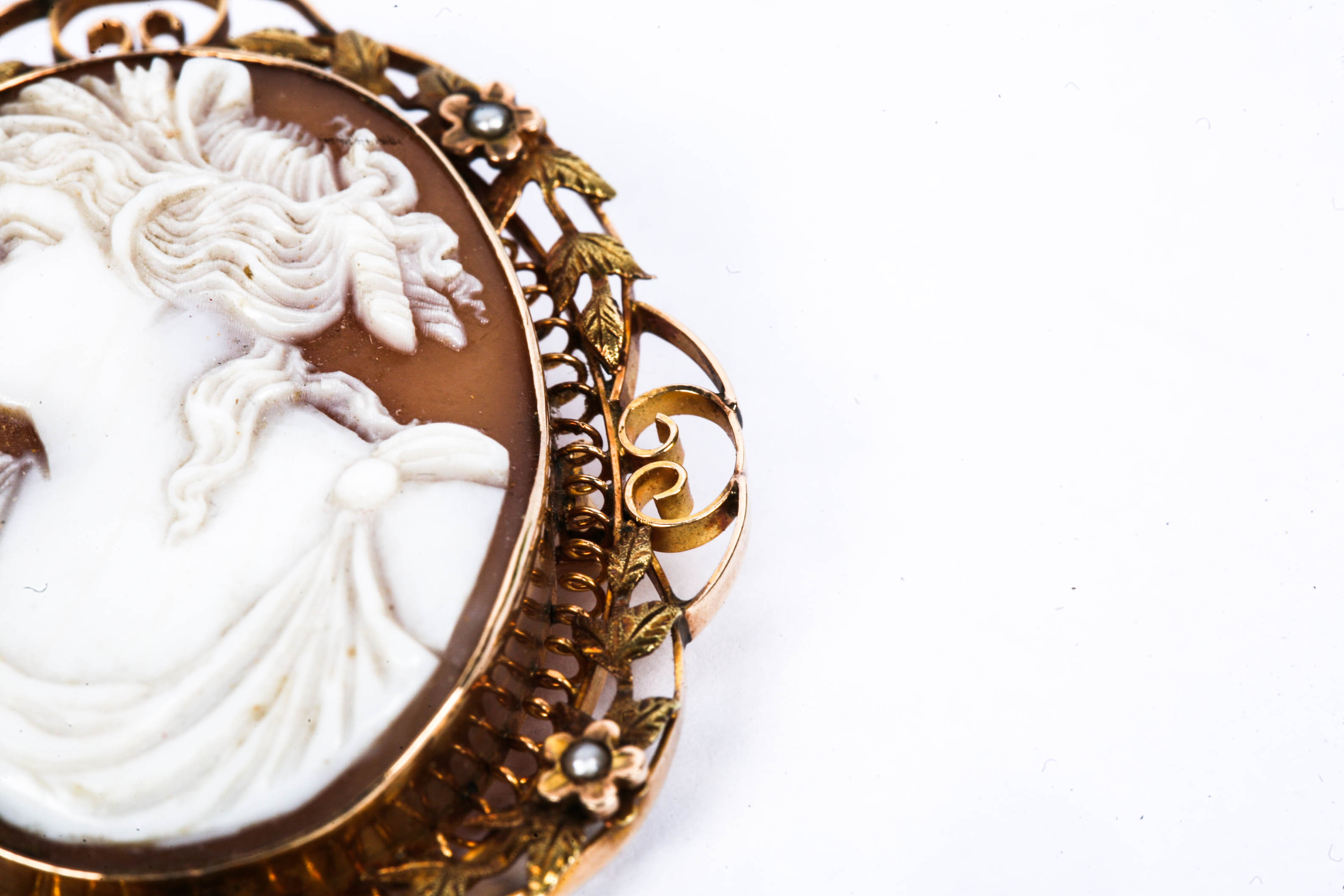 10K Yellow Gold Cameo Brooch