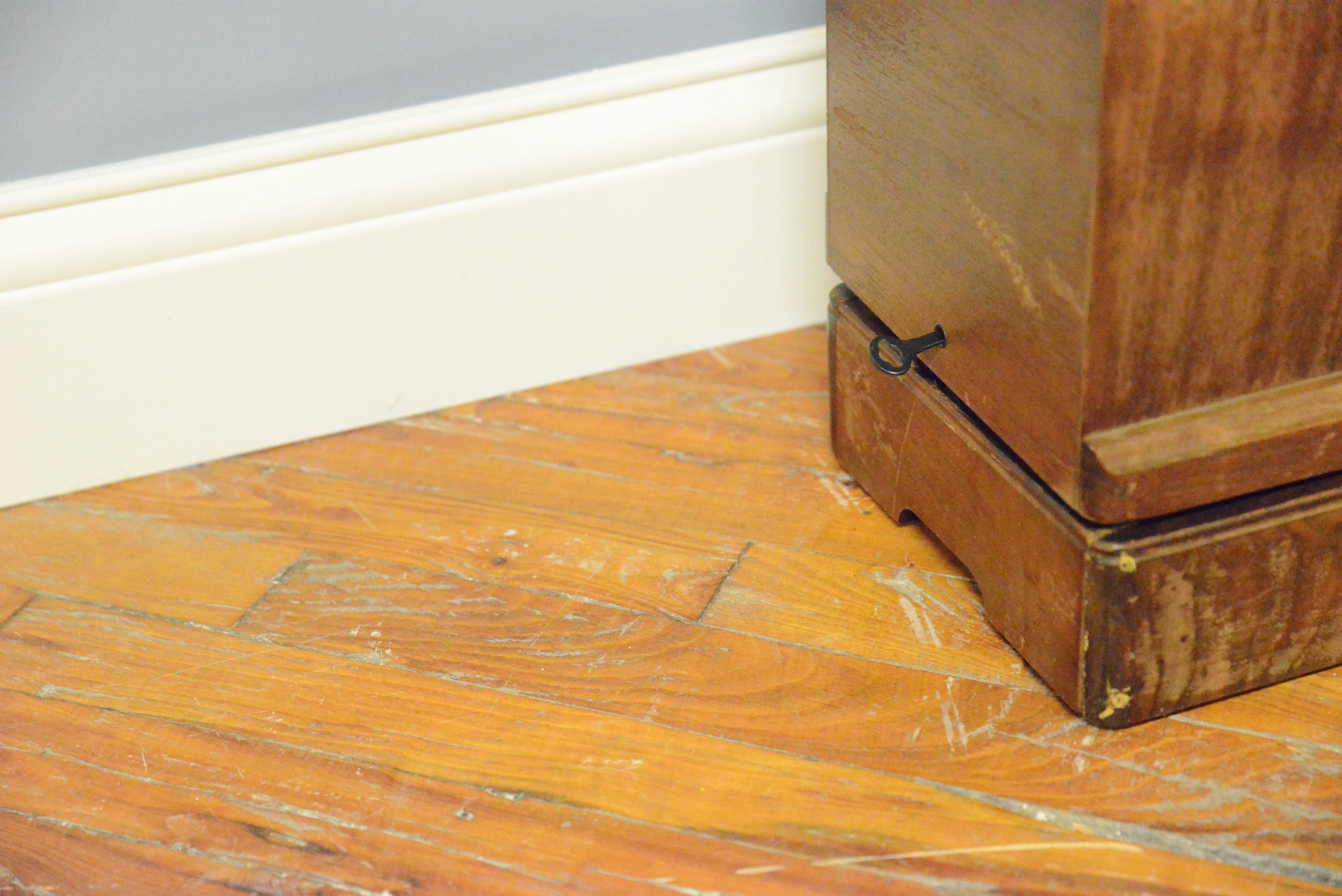 Vintage Singer Sewing Machine with Bentwood Case