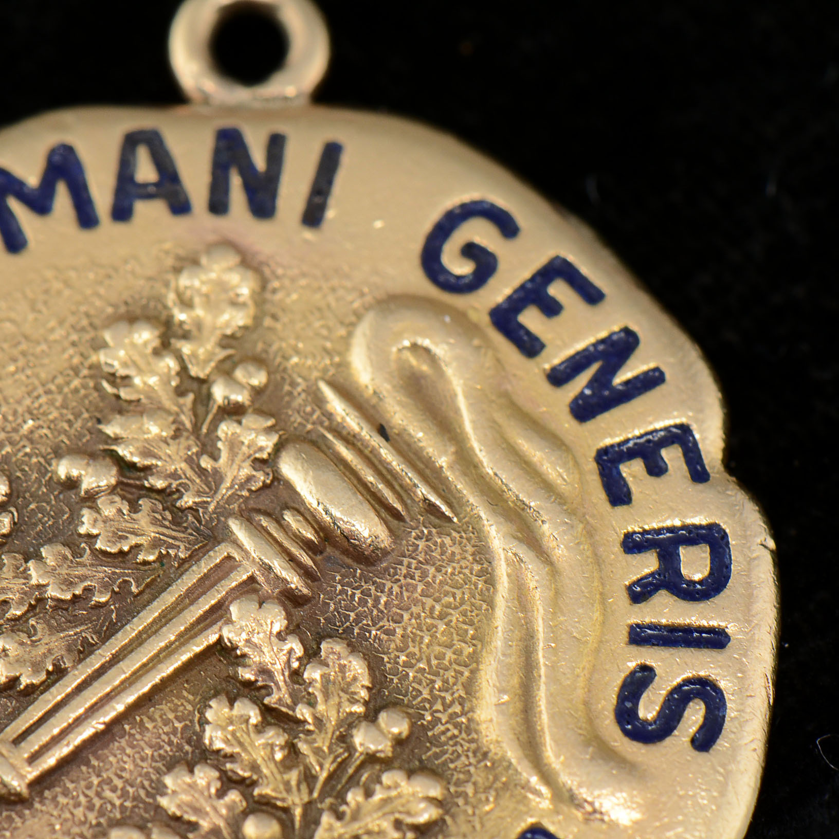 14K Yellow Gold Commemorative Pendant