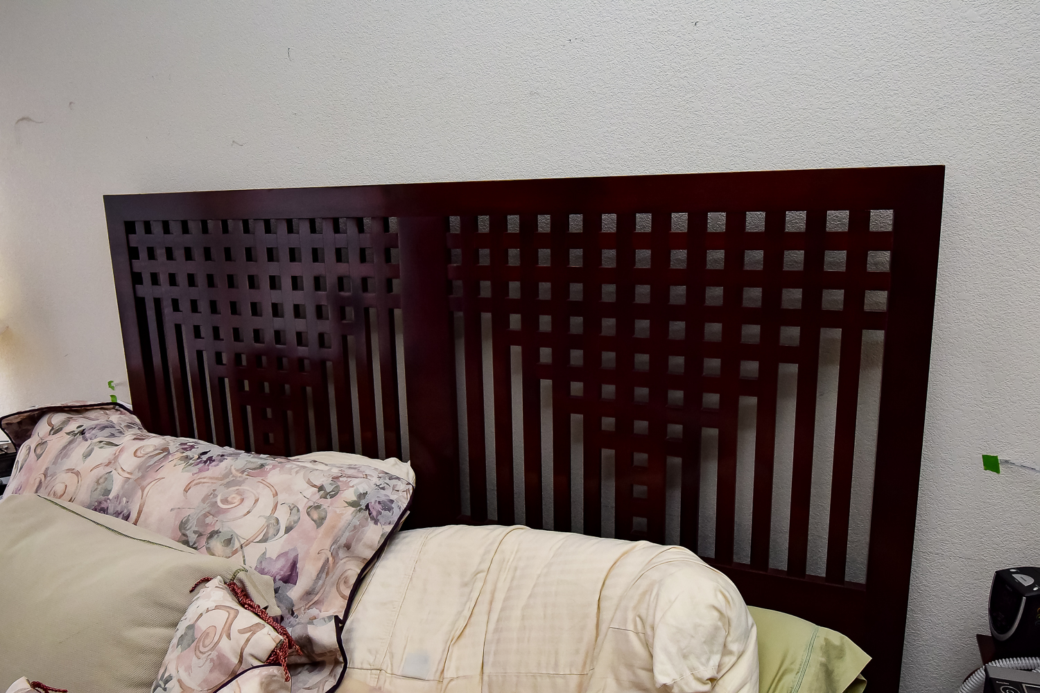 Modern Stickley Willow King Sized Bed and Two Nightstands from the Edinburgh Collection