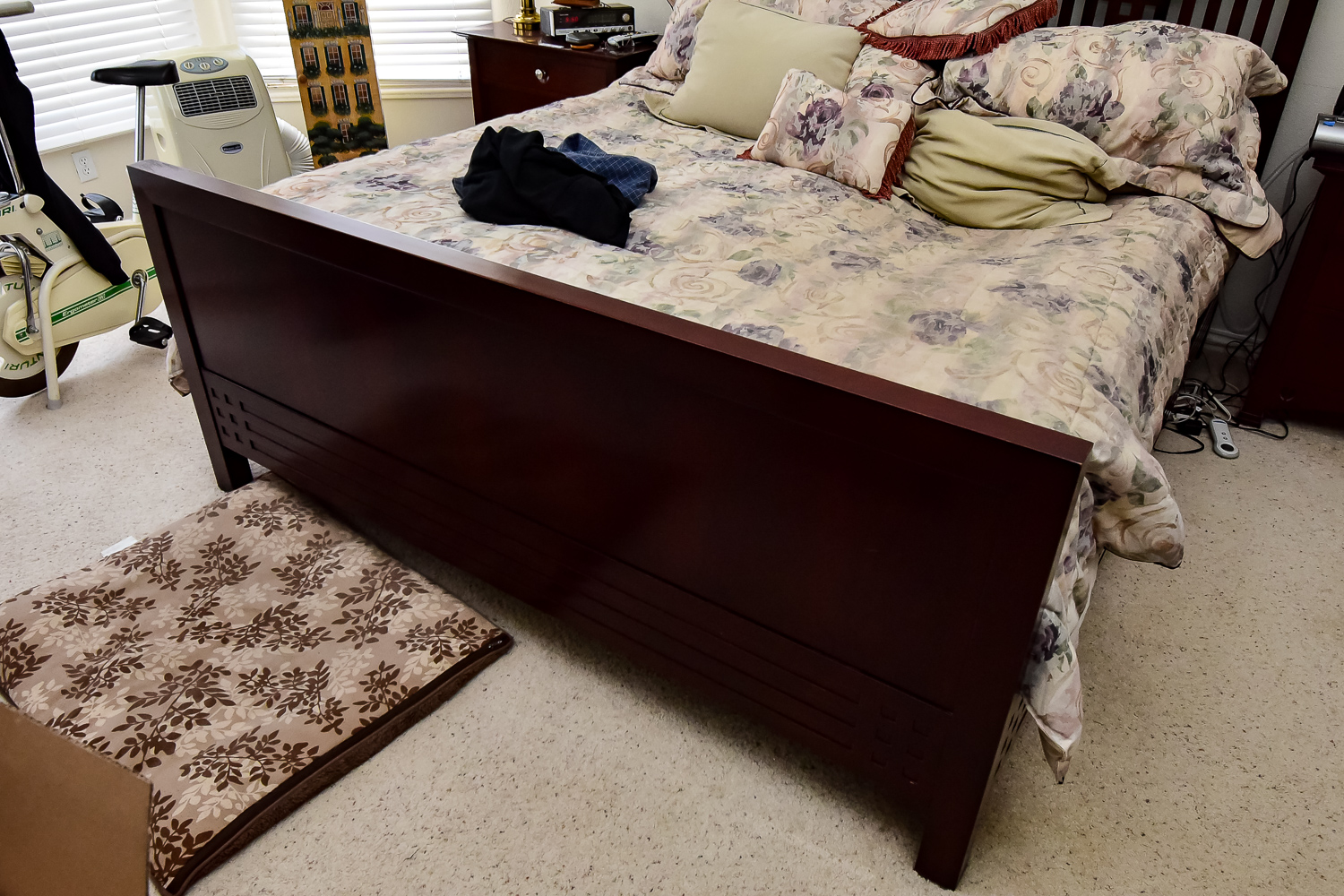 Modern Stickley Willow King Sized Bed and Two Nightstands from the Edinburgh Collection