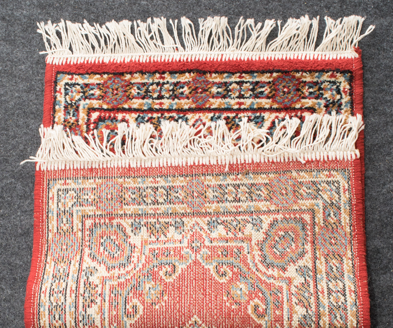 Small Loomed Mahal Style Accent Rug