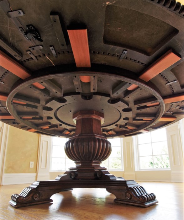 Universal Furniture Villa Cortina Round Cherry Dining Table