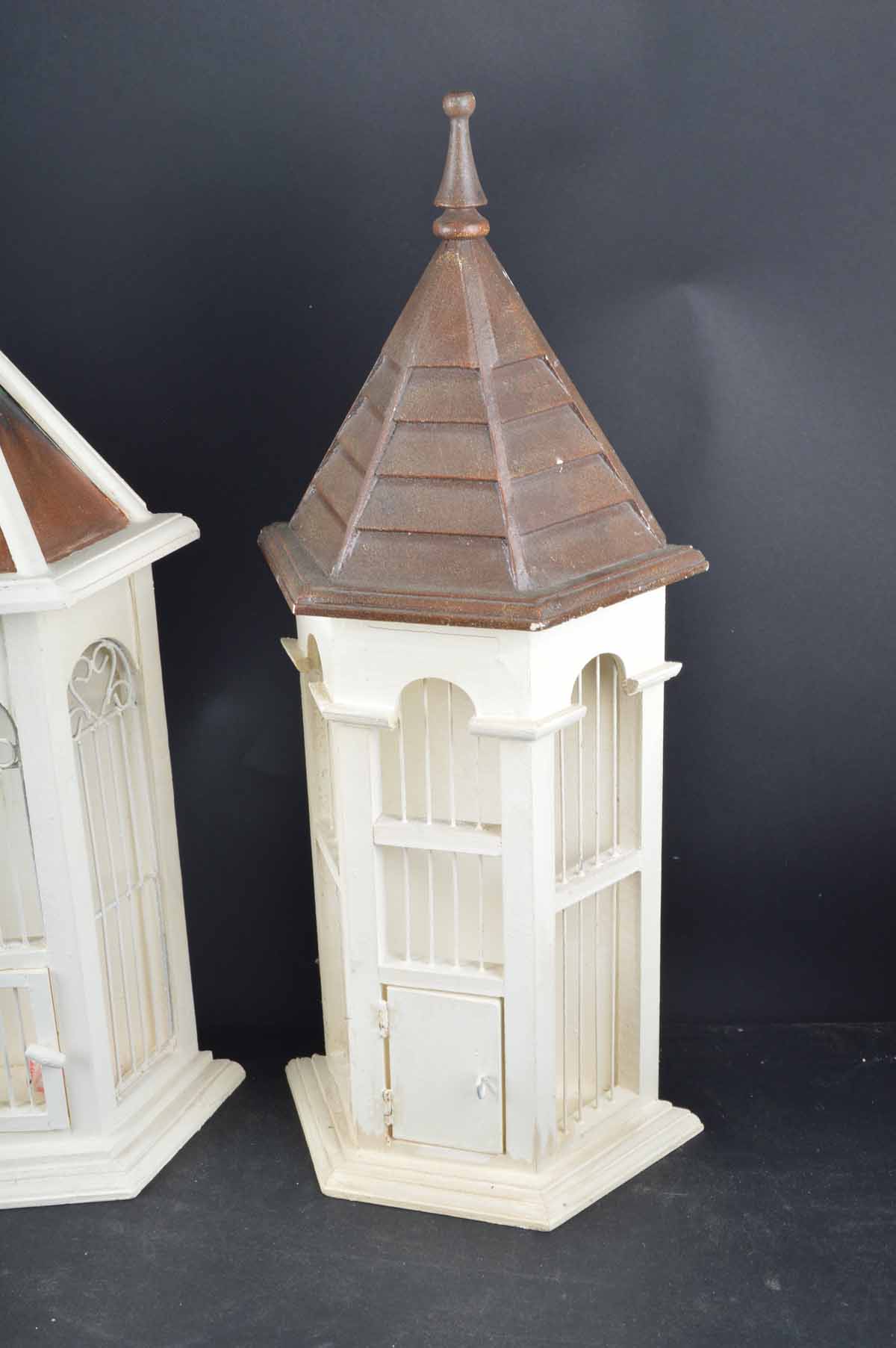 Grouping of Bird Themed Décor