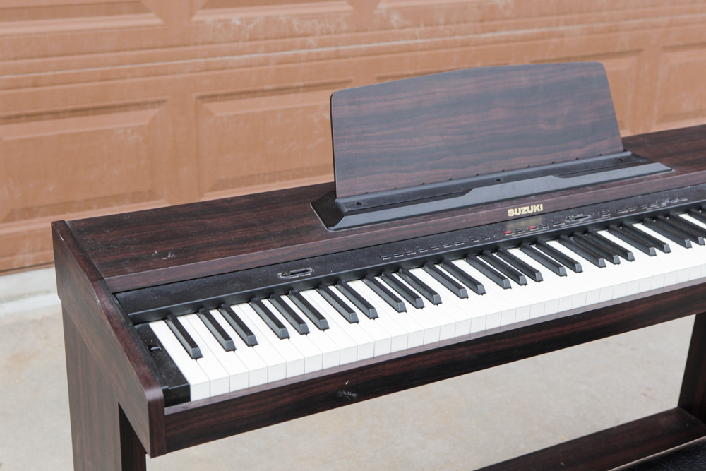 Suzuki Electric Piano