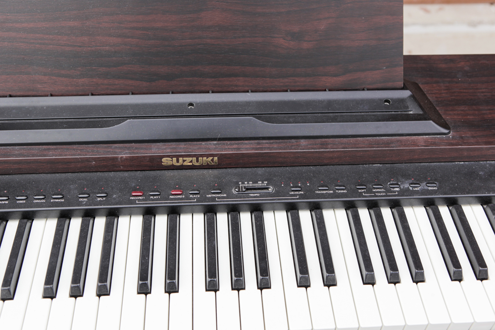 Suzuki Electric Piano