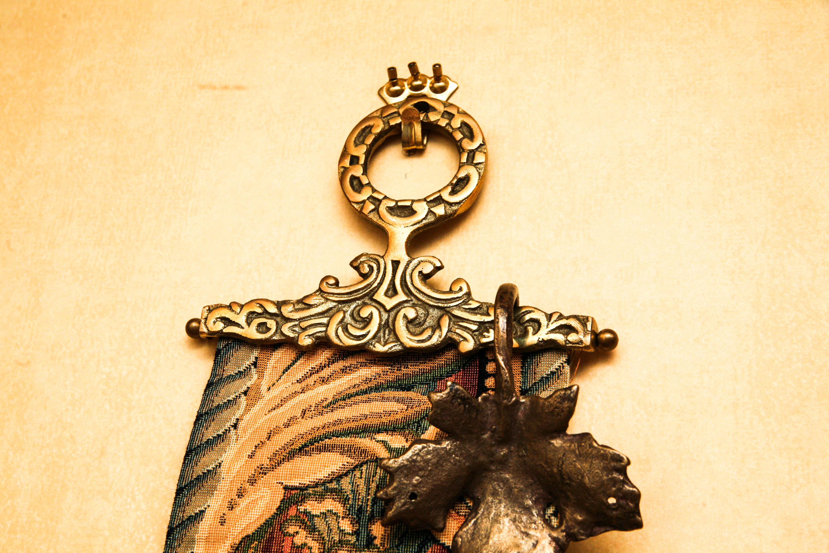 Hanging Bell Pull Tapestry by Corona Decor Co. with Leaf Hanger