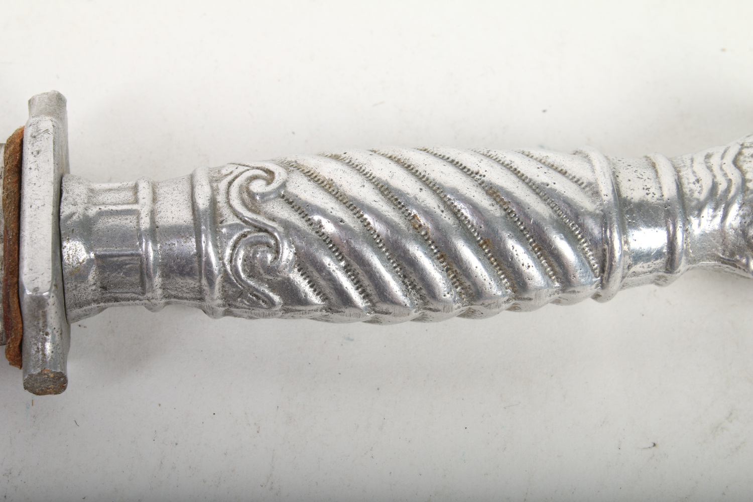 Korium Japan Dagger in Leather Sheath