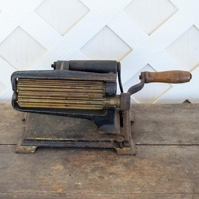 Antique American Machine Co. Fluting Iron