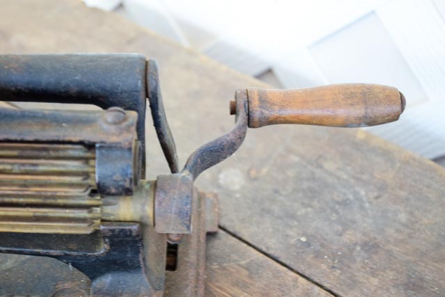 Antique American Machine Co. Fluting Iron