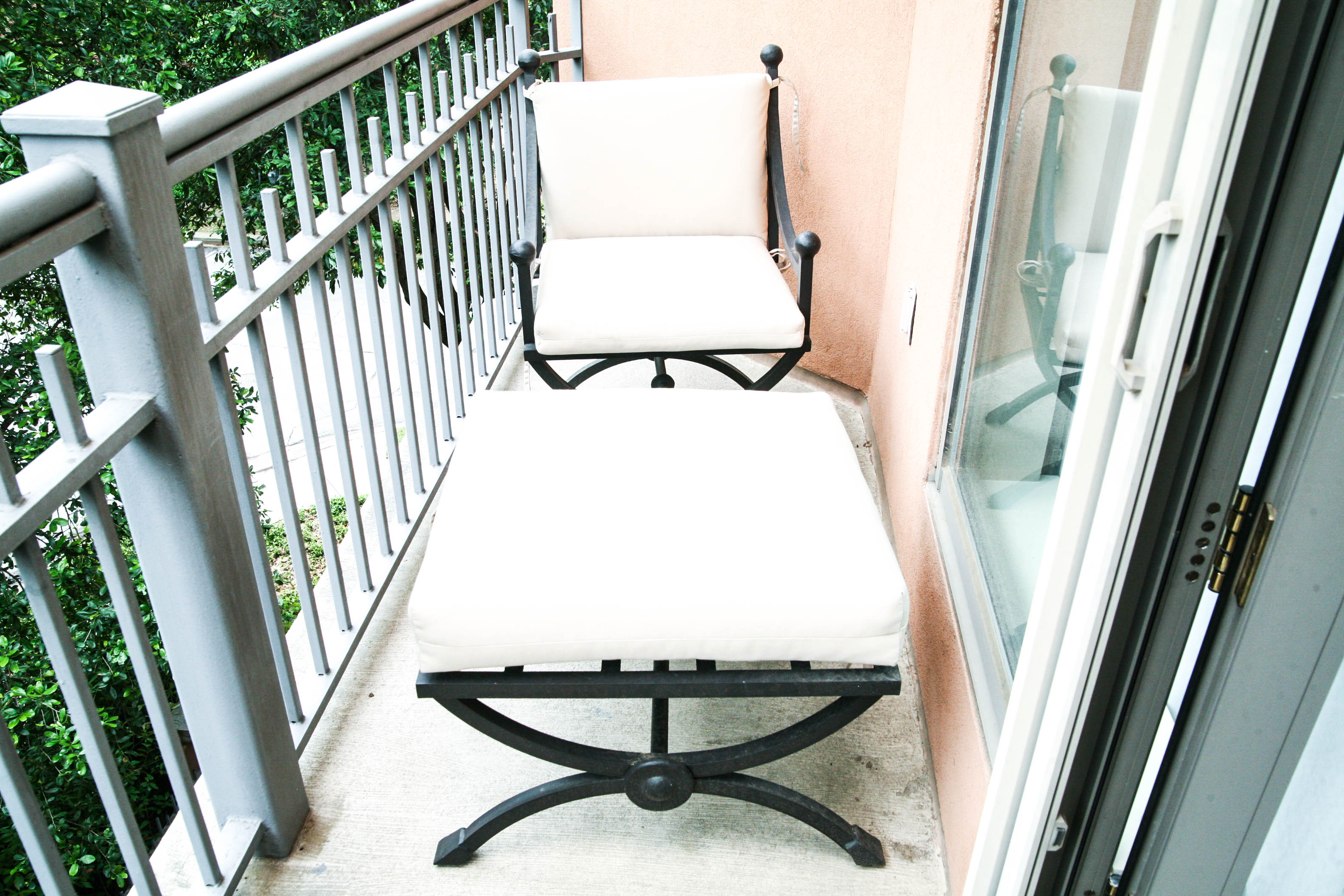 Patio Chair with Foot Rest