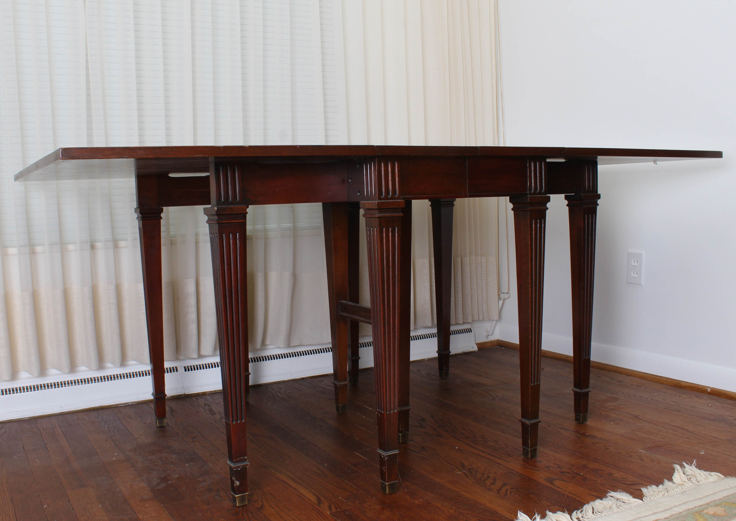 Vintage Henredon Mahogany Federal Style Drop Leaf Dining Table