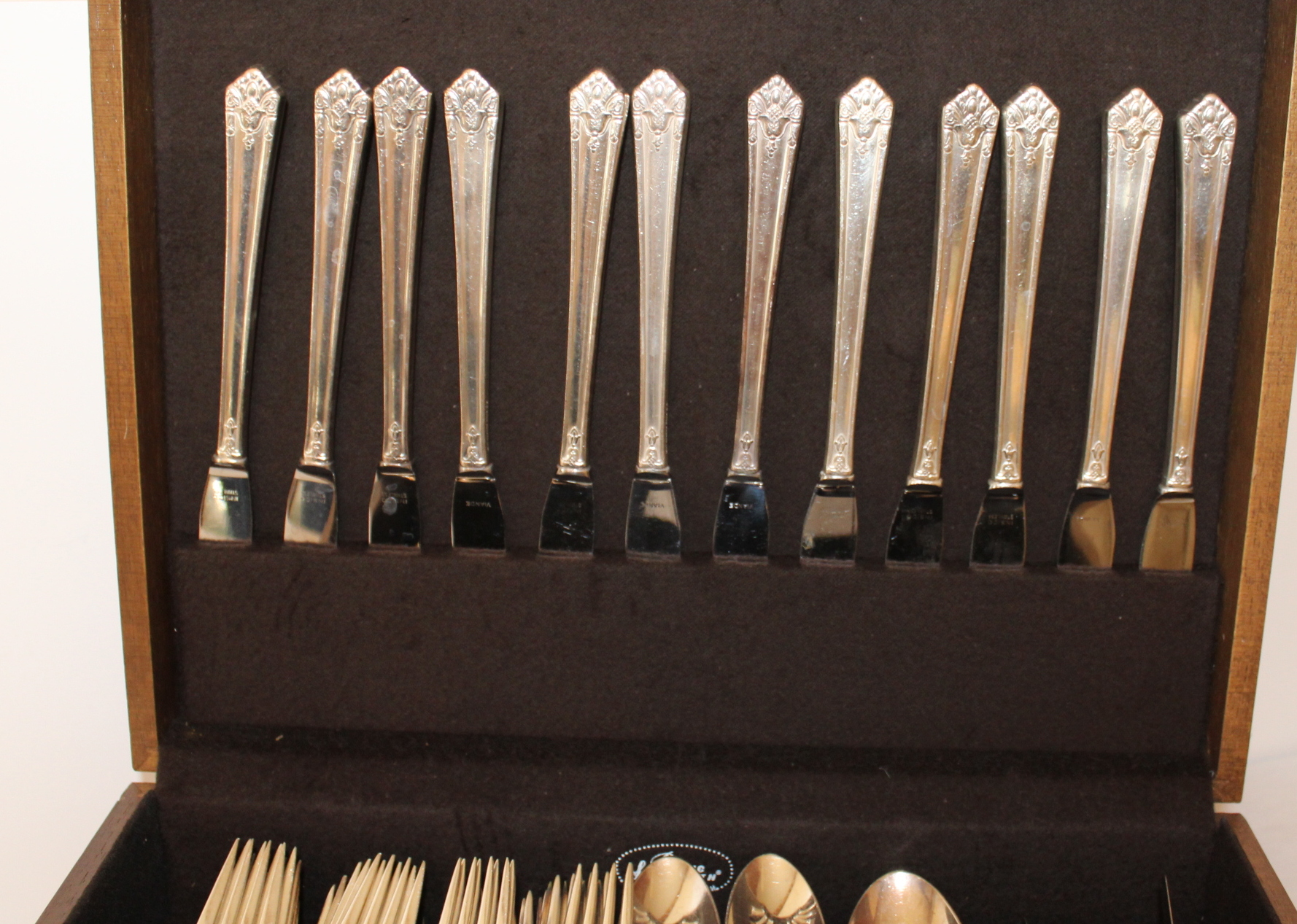 1847 Rogers Brothers "Her Majesty" Silver Plate Flatware in Chest